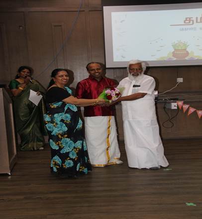 A group of people posing for a photo
AI-generated content may be incorrect.