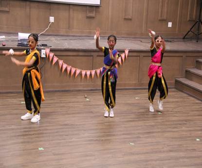 A group of young girls dancing
AI-generated content may be incorrect.